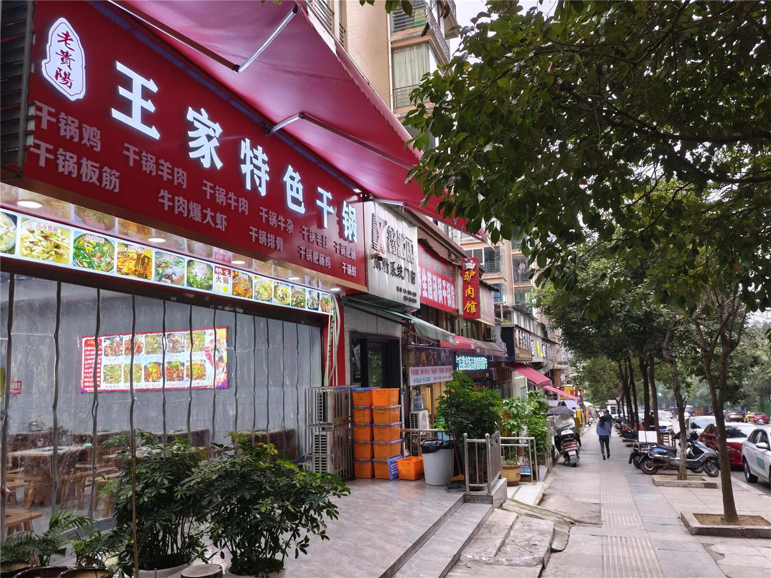 圣泉流云花园临街110平盈利餐饮店转让